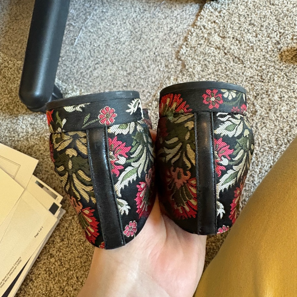 Lewitt Floral Patterned Loafers - Picture 7 of 7